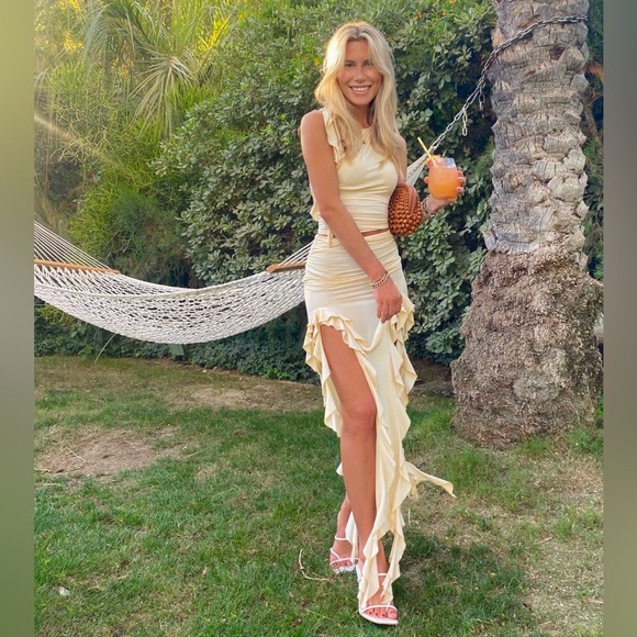 Lioness Yellow Ruffle Set - Picture 1 of 3